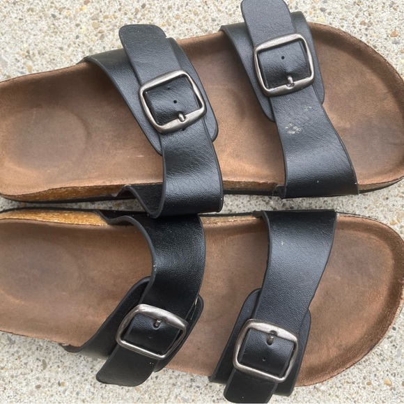 Aeropostale Black Leather Sandals with Brown Footbed - Picture 2 of 5